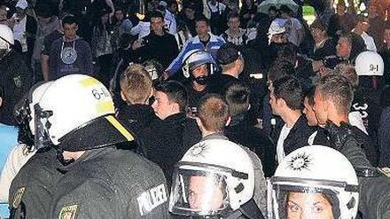 Alle Tage wieder löst eine Facebook-Party einen Polizeieinsatz aus.