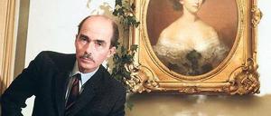 Der Politiker Otto von Habsburg 1972 in seiner Villa am Starnberger See vor einem Gemälde von Kaiserin Elisabeth. Foto: Georg Göbel/dpa