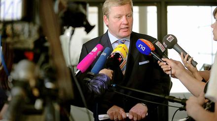 Der niedersächsische Kultusminister Althusmann (CDU) hat Fehler in seiner Doktorarbeit eingeräumt - bewusst getäuscht habe er nach eigener Aussage jedoch nicht.