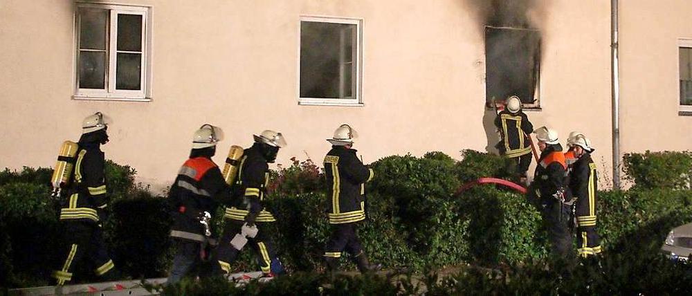 Letzte Rettung. Einige Bewohner haben sich beim Brand verletzt.