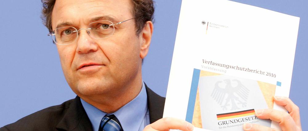 Innenminister Friedrich bei der Präsentation des Vefassungsschutzberichts.