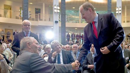 Damals und heute. Ex-Finanzminister Peer Steinbrück (rechts) mit dem Amtsinhaber Wolfgang Schäuble.