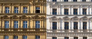 Wohnhäuser in einer Straße.