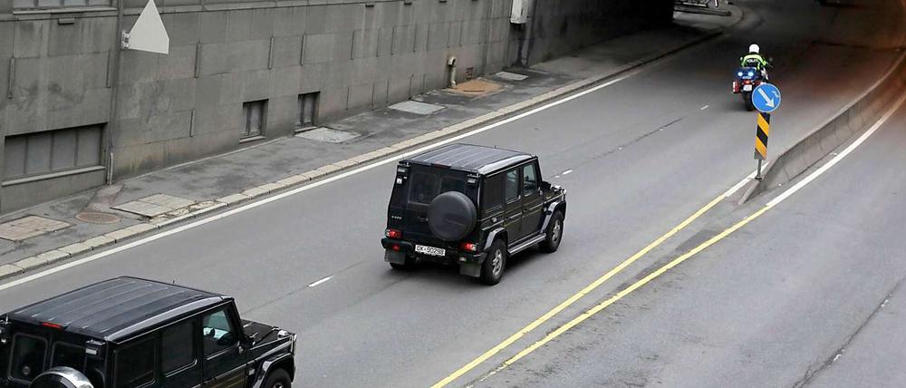 Der Attentäter auf dem Weg zum Gericht in Oslo.