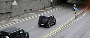 Der Attentäter auf dem Weg zum Gericht in Oslo.