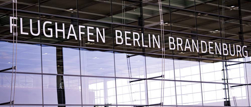 Der Willy-Brandt-Flughafen in Schönefeld ist am Montag kurzzeitig geräumt worden.