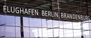 Der Willy-Brandt-Flughafen in Schönefeld ist am Montag kurzzeitig geräumt worden.