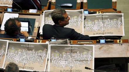 Ein Skandal jagt das nächste Misstrauensvotum - Italien wird nicht immer effektiv, meist aber spektakulär regiert.