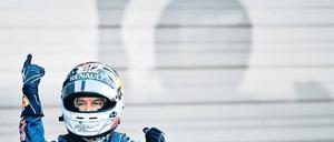 Schumacher, pass auf! Sebastian Vettel könnte einige Rekorde des siebenmaligen Weltmeisters brechen. Foto: dpa