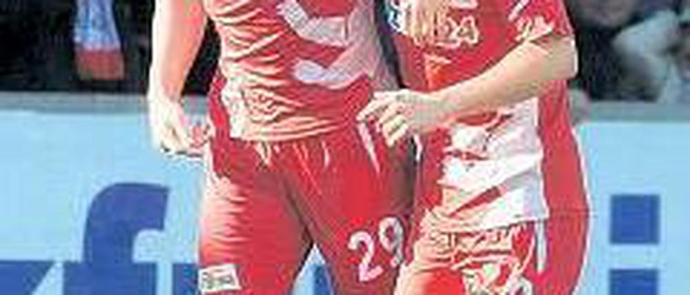 Doppelt trifft besser. Michael Parensen (links) und Christopher Quiring erzielten die Treffer für Union. Foto: dapd