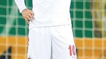 War das jetzt gut oder schlecht? Lukas Podolski ist ratlos. Foto: dapd