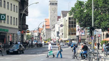 In Bewegung. Im Rathaus Neukölln wurde Bürgermeister Heinz Buschkowsky (SPD) wiedergewählt, die Jugendstadträtin der Grünen, Gabriele Vonnekold, fiel durch. 