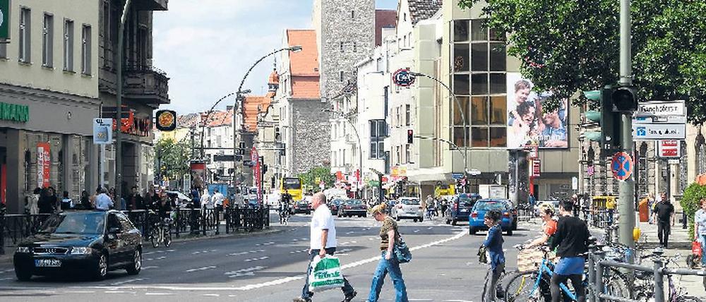 In Bewegung. Im Rathaus Neukölln wurde Bürgermeister Heinz Buschkowsky (SPD) wiedergewählt, die Jugendstadträtin der Grünen, Gabriele Vonnekold, fiel durch.