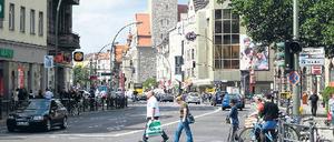 In Bewegung. Im Rathaus Neukölln wurde Bürgermeister Heinz Buschkowsky (SPD) wiedergewählt, die Jugendstadträtin der Grünen, Gabriele Vonnekold, fiel durch. 