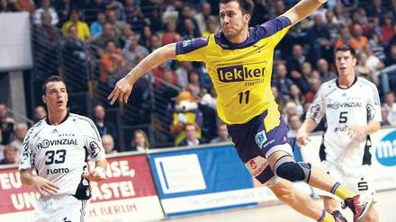 Nationalspieler im Anflug. Markus Richwien überzeugte mit sechs Toren gegen Kiel den Bundestrainer. Foto: dapd