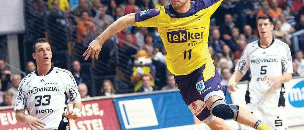 Nationalspieler im Anflug. Markus Richwien überzeugte mit sechs Toren gegen Kiel den Bundestrainer. Foto: dapd