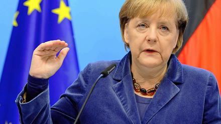 Cut! Bundeskanzlerin Angela Merkel erläutert die Entscheidungen der Nacht in Sachen Eurokrise.
