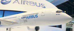 Bisher nur ein Modell. Der A350 soll jetzt erst im ersten Halbjahr 2014 statt Ende 2013 ausgeliefert werden. Foto: AFP