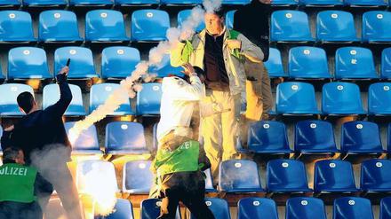 Welche Rolle spielen die Fans in Magdeburg? Das Geschehen um den abgesetzten Kapitän Daniel Bauer bleibt undurchsichtig.