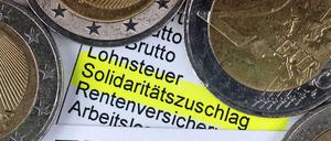 Beim Koalitionsgipfel am Sonntag geht es unter anderem um eine eventuelle Senkung des Solidaritätszuschlages.
