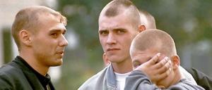 Die Thüringer Neonazis Uwe M. (li.) und Uwe B. (M.), aufgenommen im Herbst 1996 in Erfurt.