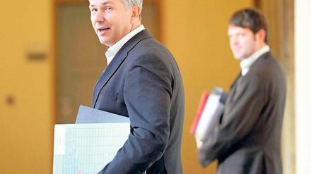 Herr im Haus. Klaus Wowereit – hier im Roten Rathaus mit dem Leiter seines Planungsreferats, Björn Böhning – soll am Donnerstag kommender Woche vom Abgeordnetenhaus als Regierender Bürgermeister wiedergewählt werden.