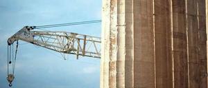 Baustelle Bonitätsbewertung. Nach den Plänen der EU sollen Ratingagenturen keine Staaten bewerten dürfen, die – wie Griechenland – am Geldtropf hängen.