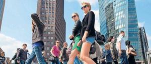 Anziehungspunkt. Die Zahl der Hauptstadt-Touristen steigt seit Jahren. Auch der Potsdamer Platz ist bei Touristen sehr beliebt.
