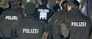 Bilder aus dem Wendland. Die Proteste blieben im Vergleich zu anderen Jahren bis zum Sonntagnachmittag relativ friedlich. Es gab insgesamt 150 Verletzte auf beiden Seiten, einige hundert Demonstranten mussten in die „Gefangenensammelstelle“. 