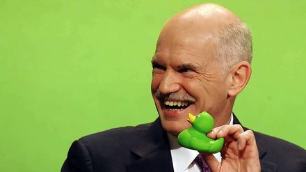 Der frühere griechische Regierungschef Giorgos Papandreou erhielt großen Beifall für seine Rede auf dem Parteitag der Grünen.