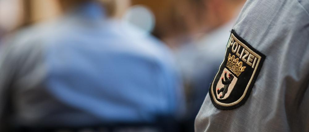 Stefan K. wird vorgeworfen, im April 2017 gemeinsam mit zwei weiteren Männern, Dennis Y. und Philipp G., den afghanischen Asylbewerber Jamil Amadi (Name geändert) aus rassistischer Motivation heraus verprügelt und verletzt zu haben. (Symbolbild)