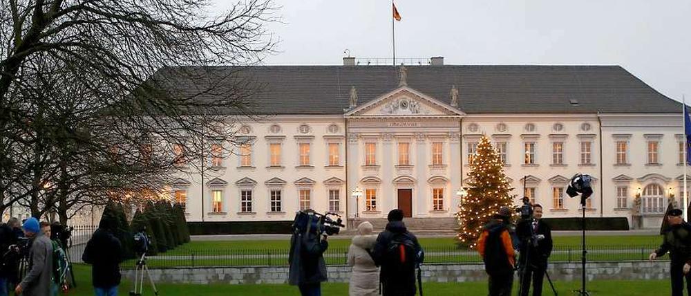 Warten auf den Rücktritt? Journalisten vor dem Schloss Bellevue.