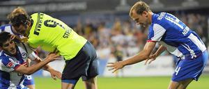 Der Weg in die höchste Liga ist eng. Herthas junge Spieler Fanol Perdedaj (links) und Sebastian Neumann (rechts) kämpfen um ihren Durchbruch bei den Bundesliga-Profis. 