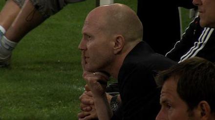 Bei seinem Debüt als Sportdirektor des FC Bayern sah Matthias Sammer einen müden Sommerkick gegen die SpVgg Unterhaching, den der Rekordmeister lediglich durch ein spätes Freistoßtor von David Alaba mit 1:0 gewinnen konnte.