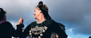 In guter Tradition. Plattdeutsch, Friesisch (im Bild eine Trachtengruppe auf Amrum) und Sorbisch sollen vor dem Verschwinden bewahrt werden. Zu neuem Leben lassen sie sich aber wohl kaum erwecken.