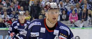 André Rankel wird in dieser Saison für die Eisbären nicht mehr spielen können. Nach einem Check gegen den Straubinger Daniel Sparre wurde der "Wiederholungstäter" für zehn Spiele gesperrt und muss zudem 3.000 Euro Geldstrafe zahlen.