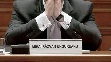 Die bürgerliche Regierung unter Ministerpräsident Mihai Razvan Ungureanu ist im Streit um harte Sparmaßnahmen gestürzt worden.