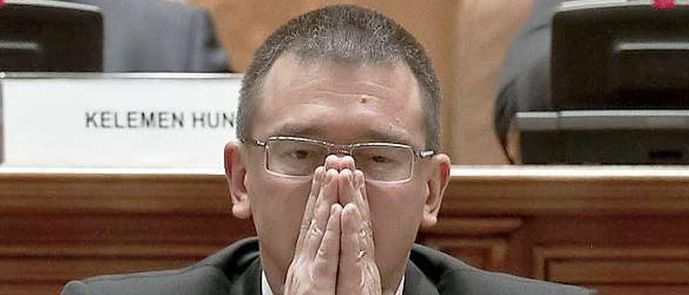 Die bürgerliche Regierung unter Ministerpräsident Mihai Razvan Ungureanu ist im Streit um harte Sparmaßnahmen gestürzt worden.
