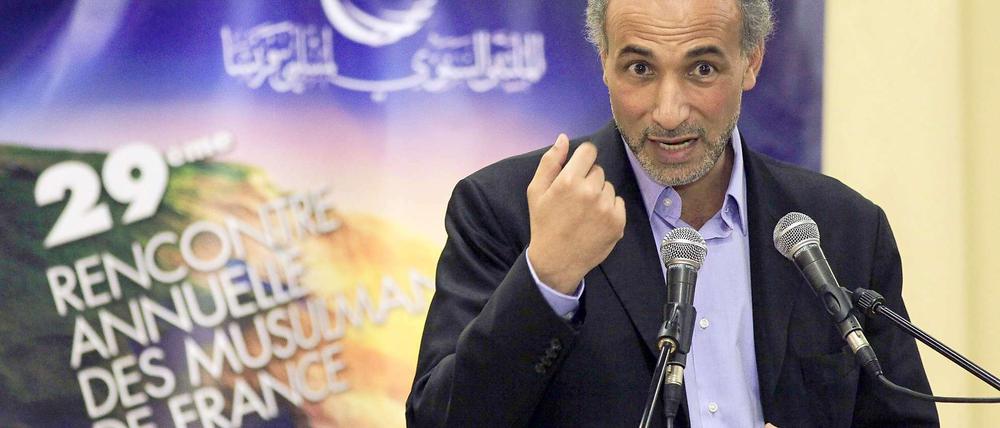 Tariq Ramadan (50) ist Professor für Islamstudien an der Universität Oxford. Sein Großvater, Hassan al Banna, gründete einst die Muslimbruderschaft in Ägypten, Ramadan selbst wuchs im Exil in Genf auf. 