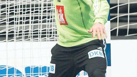 Silvio Heinevetter, 27, steht seit 2009 im Tor der Füchse. Heute spielt der 77-malige Nationaltorhüter mit den Berlinern im Viertelfinal-Rückspiel der Champions League in der Schmeling-Halle gegen Leon (16 Uhr, live bei Eurosport).