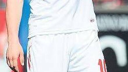 Fassungslos (II). Lukas Podolski schoss ein Tor, aber das war zu wenig für seinen 1. FC Köln. Foto: dapd
