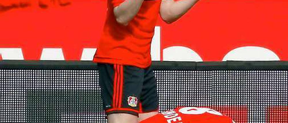Andre Schürrle bejubelt das Siegtor von Stefan Kießling.