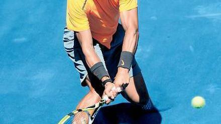 Feinde fürs Leben. Wenn Rafael Nadal ein Spiel auf Sand verliert, müssen die Umstände außergewöhnlich sein. Wie in Madrid, wo auf blauer statt roter Asche gespielt wird. 