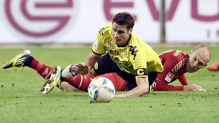 Obenauf. Zuletzt hatte Borussia Dortmund (im Bild Sebastian Kehl) in den Duellen mit dem FC Bayern (mit Arjen Robben) das bessere Ende für sich.