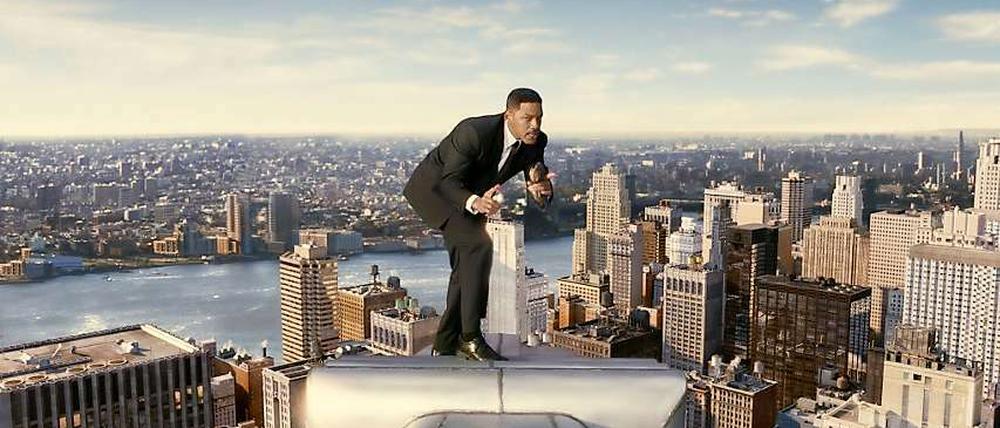 Rolle rückwärts. Agent J (Will Smith) katapultiert sich vom New Yorker Chrysler Building zurück in die sechziger Jahre, um in der Gegenwart eine Alien-Invasion stoppen zu können.