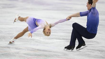 Aljona Savchenko und Bruno Massot bei ihrer Goldkür im Paarlauf 2018 in Pyeongchang.