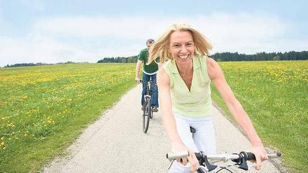Neuer Schwung. Frauen um die 50 leiden oft unter Symptomen der Wechseljahre wie einem gestörten Temperaturempfinden. Hormongaben können helfen und die Lebensqualität steigern. Doch aus Angst vor Krebs nahmen viele Frauen die Medikamente nicht.