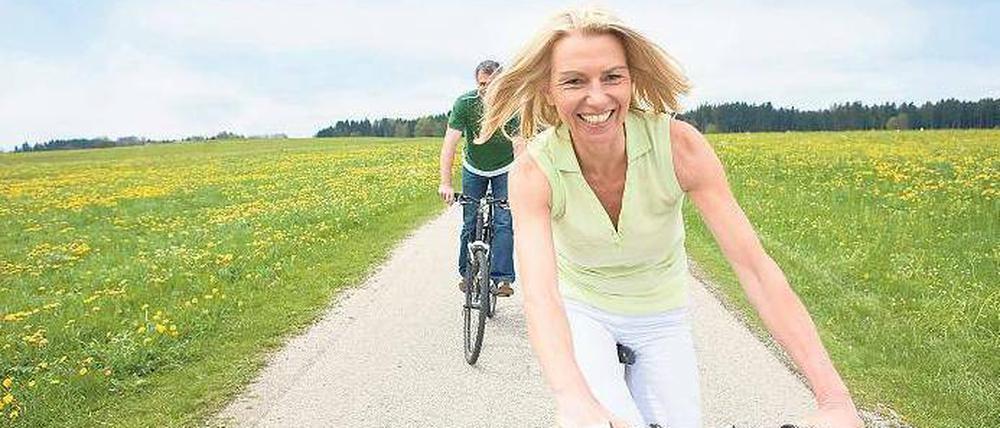 Neuer Schwung. Frauen um die 50 leiden oft unter Symptomen der Wechseljahre wie einem gestörten Temperaturempfinden. Hormongaben können helfen und die Lebensqualität steigern. Doch aus Angst vor Krebs nahmen viele Frauen die Medikamente nicht.