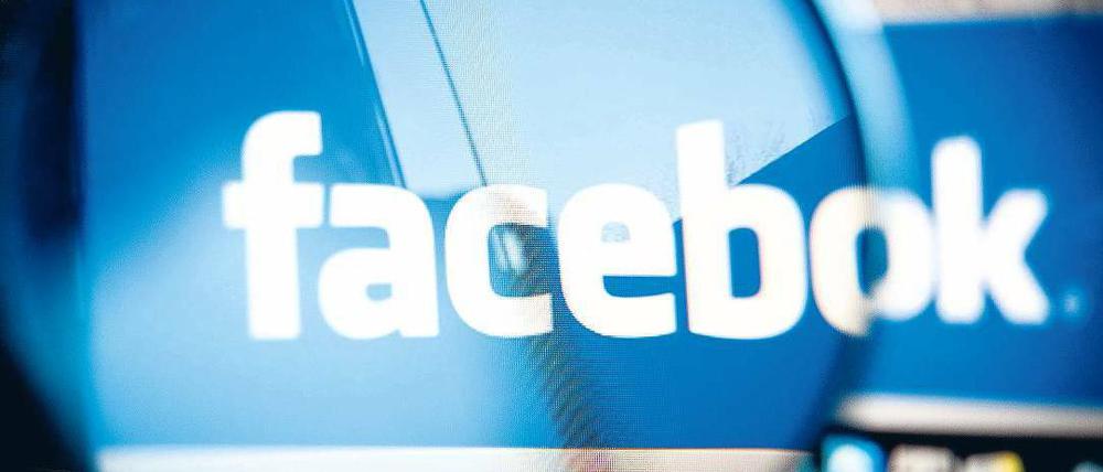 Der Internet-Riese benutzt eine Technologie, die in der Lage ist, private Kommunikation zu überwachen und nach bestimmten Schlüsselbegriffen zu durchsuchen. Facebook greift dabei auf ein Archiv an Chatprotokollen zurück, die sexuellen Übergriffen vorausgingen. Foto: dpa