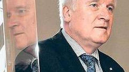 Schon im Wahlkampf? Die Opposition unterstellt Seehofer taktische Motive. Foto: dpa